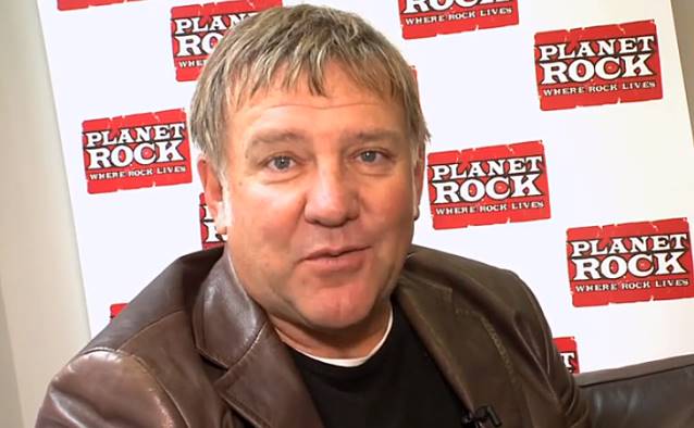 RUSH&#39;s ALEX LIFESON Speaks To TeamRock Radio At &#39;Classic Rock Roll Of Honour&#39; ( - alexlifesonsolo2013planetrock_638