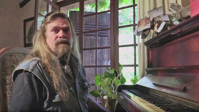 Former W.A.S.P. Guitarist CHRIS HOLMES's Reality Show 'Holmes Sweet Holmes': Clip From First Episode