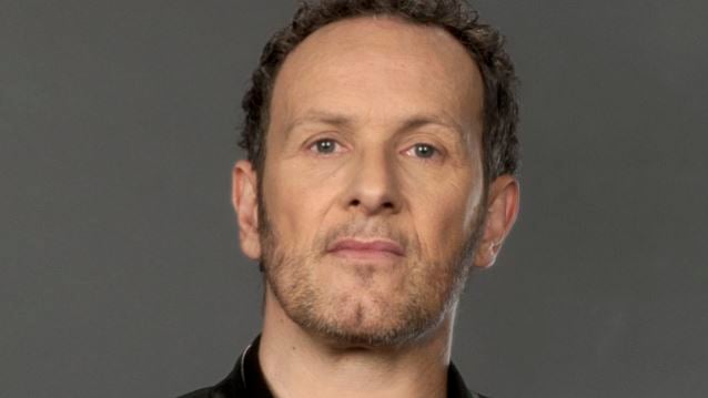 DEF LEPPARD's VIVIAN CAMPBELL Doesn't Want To Be Associated With 'Clown' DONALD TRUMP