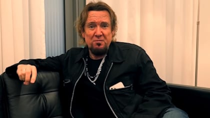 IRON MAIDEN's ADRIAN SMITH Blasts Use Of A.I. To Create Music: 'People Seem To Be Craving More Reward With Less Effort'