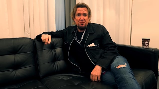 IRON MAIDEN's ADRIAN SMITH Blasts Use Of A.I. To Create Music: 'People Seem To Be Craving More Reward With Less Effort'
