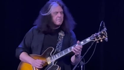 TESTAMENT Guitarist ALEX SKOLNICK Releases 'Jazz-Rock Guitar Improvisation' Book Via HAL LEONARD