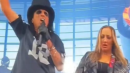 Watch: ALICE COOPER Plays Three-Song Set At Halftime Of Las Vegas Raiders Vs. Kansas City Chiefs Game