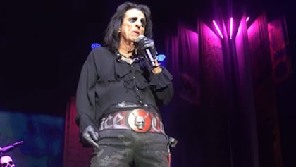 ALICE COOPER Recruits DEE SNIDER, LZZY HALE, JOE HOTTINGER And JOHN 5 For 2026 'Christmas Pudding' Fundraising Event