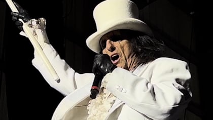 ALICE COOPER Thanks Arizona Man Who Found His Credit Card At Gas Station