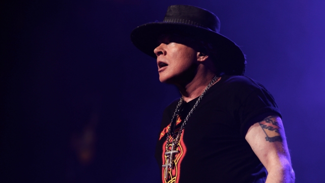 GN'R TAKES JAB AT TRUMP