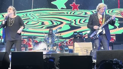 Watch: THE BLACK CROWES Cover AC/DC's 'Riff Raff' In Alpharetta, Georgia