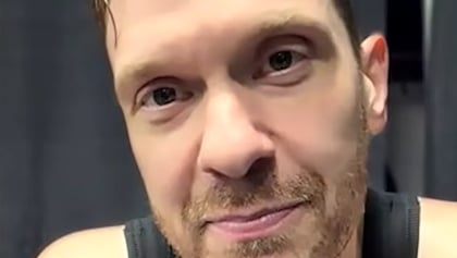 SHINEDOWN's BRENT SMITH Says He Is 'A True Minimalist' With No Physical Home: 'I've Never Had An Issue Being On The Road'