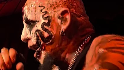 Watch: MUDVAYNE And HELLYEAH Frontman CHAD GRAY Plays First '30 Years Of Madness' Solo Show In Las Vegas