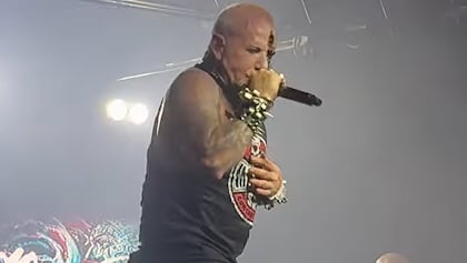 Watch: MUDVAYNE And HELLYEAH Frontman CHAD GRAY Plays '30 Years Of Madness' Solo Show In Flint