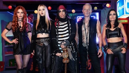 CROSSBONE SKULLY Recruits DEF LEPPARD's PHIL COLLEN And Legendary Producer ROBERT JOHN 'MUTT' LANGE For 'Thunder Love' Single