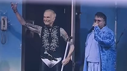 Watch: DAVID LEE ROTH Makes Surprise Appearance At COACHELLA, Performs VAN HALEN's 'Jump' With TEDDY SWIMS