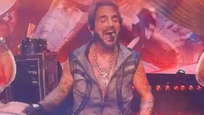 JOURNEY Drummer DEEN CASTRONOVO Suffers Medical Emergency During Tulsa Concert