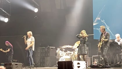 Watch: DEEP PURPLE Joined By Violinist LIDIA BAICH On Stage In Vienna