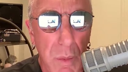 DEE SNIDER On His Decision To Back Out Of TWISTED SISTER's Reunion Tour: 'My Kids Sat Me Down And Said, 'Please Stop''