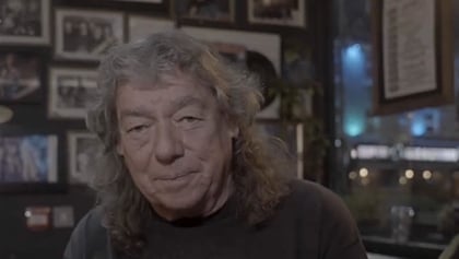 Ex-IRON MAIDEN Guitarist DENNIS STRATTON Says 'Burning Ambition' Documentary 'Rushed Through' The Band's Early Days: It's 'A Little Bit Sad'