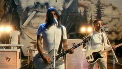 Watch: FOO FIGHTERS Perform In Front Of LEMMY Mural In 'Spit Shine' Music Video