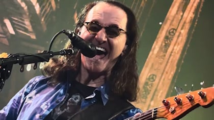 GEDDY LEE On Still Singing RUSH Songs In Original Keys: 'It Was Important To Me To Do As Many Original Versions For Our Audience As We Could'