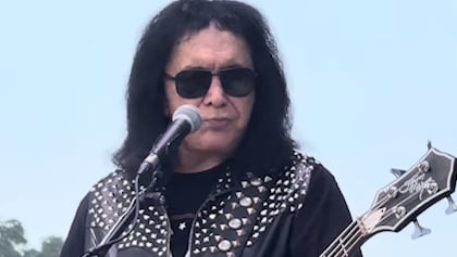 GENE SIMMONS On Why He Continues Performing Live: 'I Can't Stay Off The Stage. I Love It Too Much.'