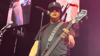 Watch: GENE SIMMONS, JOSH HOMME, CHAD SMITH Perform At DEAN DELRAY's 2026 Tribute To BON SCOTT Era Of AC/DC
