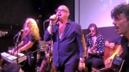 Watch: GEOFF TATE Pulls Out QUEENSRŸCHE Surprises For Acoustic Concert In Rio De Janeiro, Brazil