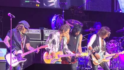 Watch: HOLLYWOOD VAMPIRES Joined By THE ROLLING STONES' RONNIE WOOD At European Tour Kick-Off