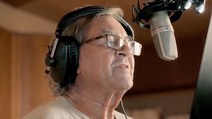 DEEP PURPLE's IAN GILLAN Guests On UROCK's New Single 'The Line'