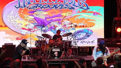 INFECTIOUS GROOVES, Featuring ROBERT TRUJILLO And MIKE MUIR, To Celebrate 35th Anniversary Of Debut Album With Los Angeles Concert