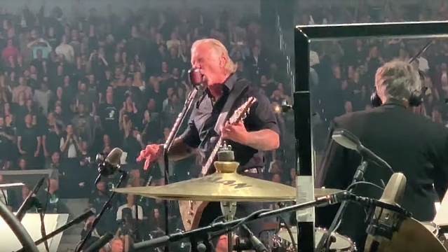 METALLICA PERFORMS WITH SYMPHONY