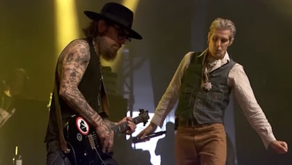 PERRY FARRELL And Other Members Of JANE'S ADDICTION Reach Settlement, Dismiss Lawsuit