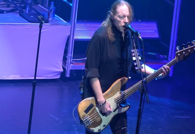 JEFF PILSON On FOREIGNER's Current Tour: LOU GRAMM 'Has Been So Wonderful And Supportive To This Whole Thing'