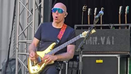 JOE SATRIANI Reflects On Being Asked To Play With ALEX VAN HALEN And DAVID LEE ROTH: 'I Kept Saying, 'I'm Not The Guy. Call NUNO BETTENCOURT''