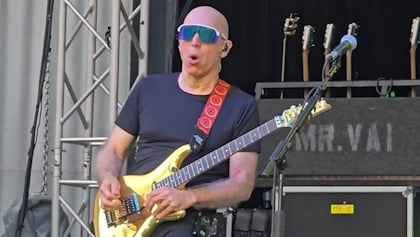 JOE SATRIANI Says He Spent Hours Watching YouTube Videos Of Other Guitarists Playing EDDIE VAN HALEN's Parts While Preparing For 'The Best Of All Worlds' Tour