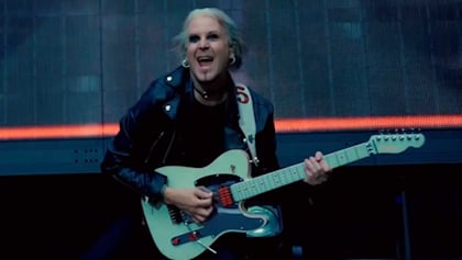 JOHN 5 On His Approach To Performing MÖTLEY CRÜE Songs: 'I Wanna Play It Exactly, Exactly Like How It Was Recorded'