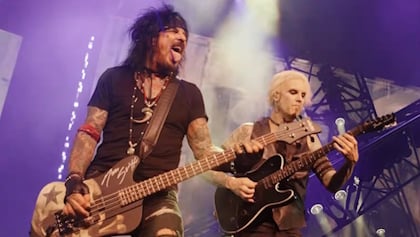 JOHN 5 Shoots Down Rumor MÖTLEY CRÜE Members Play Along To Backing Tracks Live: 'Everybody Plays Everything' And 'We Work Hard At It'
