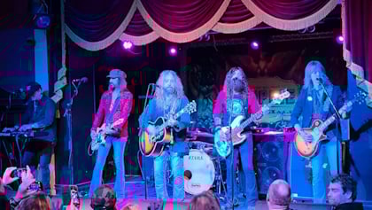 Watch: JOHN CORABI's Solo Band, Featuring Members Of TESLA, WHITESNAKE And WINGER, Kicks Off European Tour In Belfast