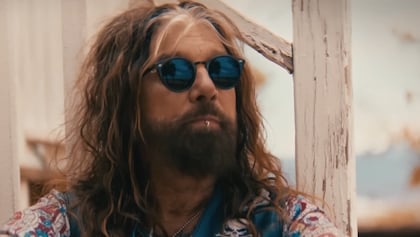 JOHN CORABI Says His Stint With MÖTLEY CRÜE Was 'Beautiful' And 'Awesome' But It 'Was A Bit Of A Curse As Well'