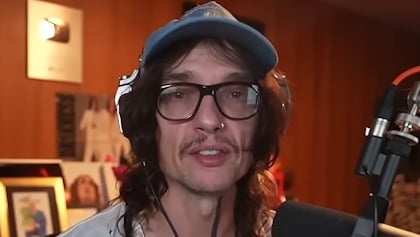 THE DARKNESS's JUSTIN HAWKINS Is 'Not The Greatest Fan Of Phones At Concerts': 'It's Boring To Sing To A Load Of Lenses'