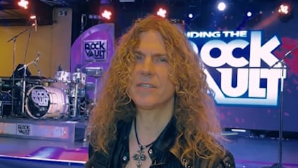 Ex-KINGDOM COME Singer KEITH ST. JOHN Recounts 'Spinal Tap'-Esque Story Involving JAMES KOTTAK: He Was 'A Complete Mess'