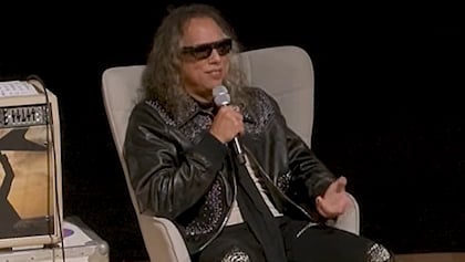 METALLICA's KIRK HAMMETT Shares Official Video Of Sydney 'The Collection: Live' Book Tour Event