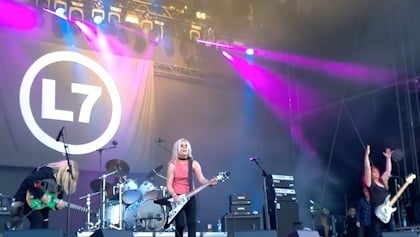 L7 Announces Return Of Bassist JANIS TANAKA Following JENNIFER FINCH's Death