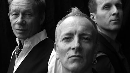 DEF LEPPARD Guitarist PHIL COLLEN's MANRAZE Releases 'Lock, Stock & Barrel' Five-CD Box Set