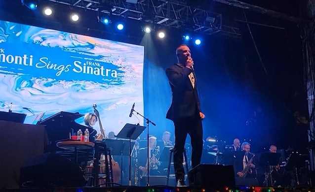 Watch: MARK TREMONTI Performs FRANK SINATRA's Signature Songs And Christmas Classics In Huntington, New York