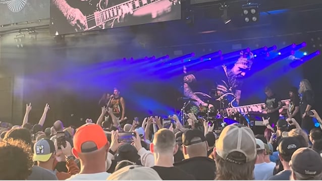 Watch: MASTODON Pays Tribute To BRENT HINDS At First Concert After Guitarist’s Tragic Death