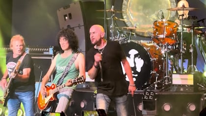 Watch: MICHAEL ANTHONY Joins JASON BONHAM'S LED ZEPPELIN EVENING On Stage In Costa Mesa, California