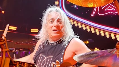 MIKKEY DEE Looks Back On His Battle With Sepsis: 'My Whole Body Was Shutting Down On Me'