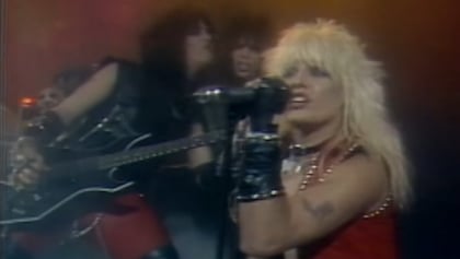 MÖTLEY CRÜE To Release 'Live Wire' EP For April 2026 'Record Store Day'