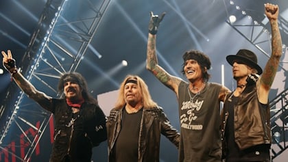 motleycruevegassept2025off_420x237.jpg
