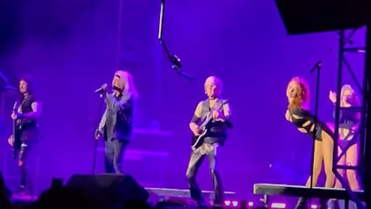 Watch: MÖTLEY CRÜE Performs 'Take Me To The Top' For First Time In More Than Four Decades