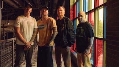 NEW FOUND GLORY Releases New Single 'Beer And Blood Stains' From Upcoming 'Listen Up!' Album